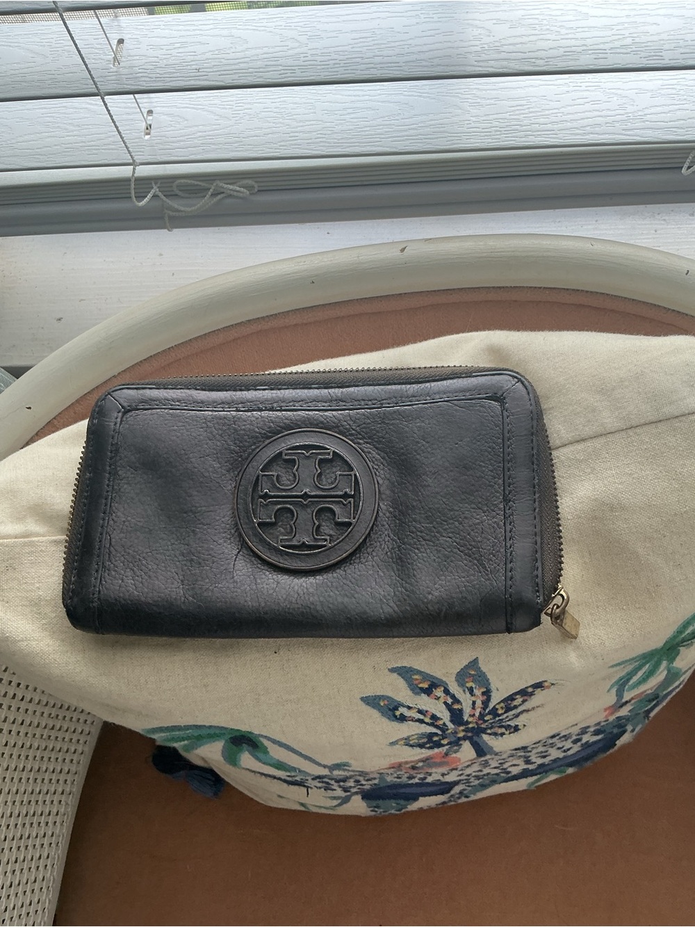 Tory Burch Black Leather Zip Around Wallet